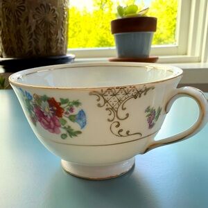 Floral S.G.K. China Teacup with Gold Trim, made in occupied Japan, Vintage